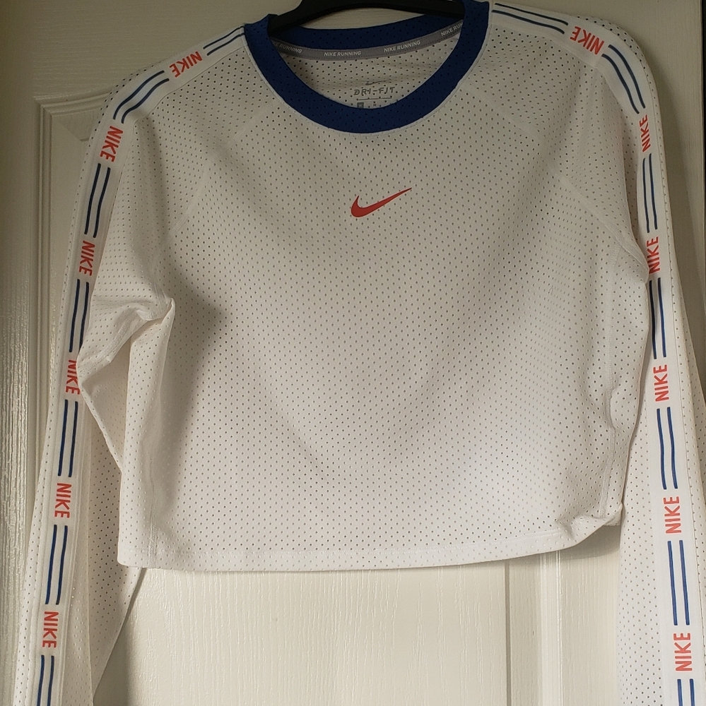 Nike long sleeve cropped top